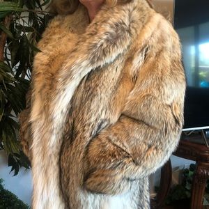 Gorgeous coyote fur coat.Can be worn by women or men.Large. Excellent condition.